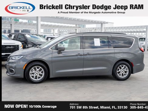 Used 2022 Chrysler Pacifica Touring-L image 8