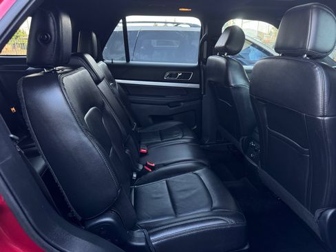 Used 2017 Ford Explorer XLT w/ Equipment Group 202A AWD/4WD image 20