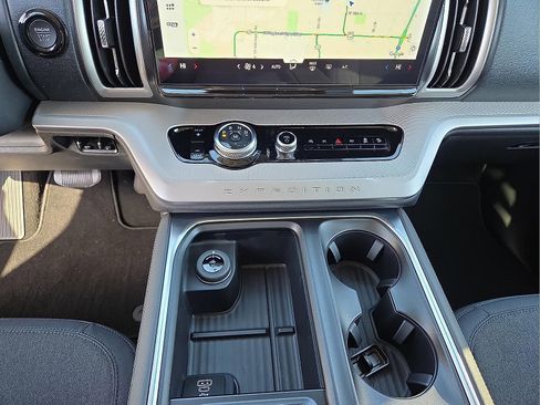 New 2026 Ford Expedition Active image 25