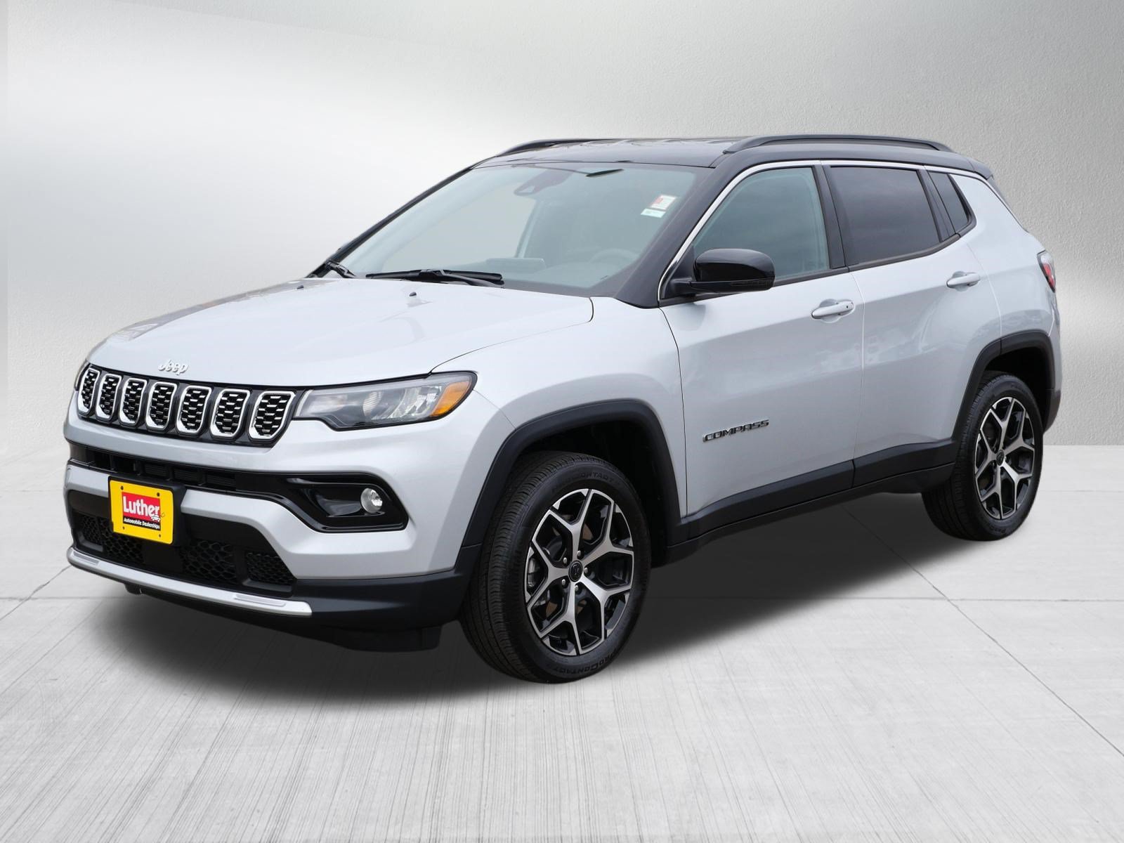Used 2025 Jeep Compass Limited AWD/4WD image 3