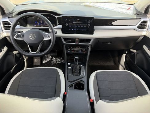 New 2026 Volkswagen Taos SE FWD image 11