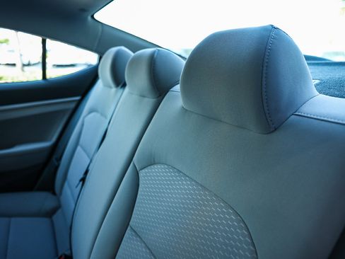 Used 2020 Hyundai Elantra SE image 23