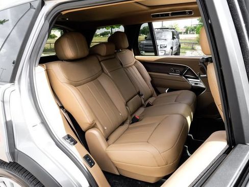 New 2026 Land Rover Range Rover Long Wheelbase SE AWD/4WD image 44