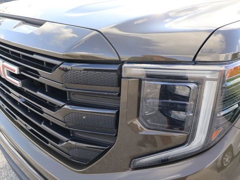 Used 2023 GMC Sierra 1500 Elevation w/ X31 Off-Road Package image 3
