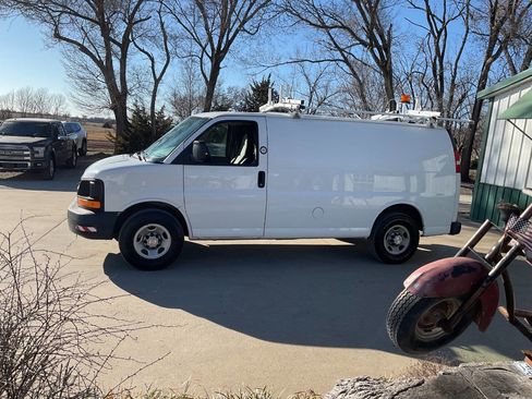 Used 2009 Chevrolet Express 2500 image 10