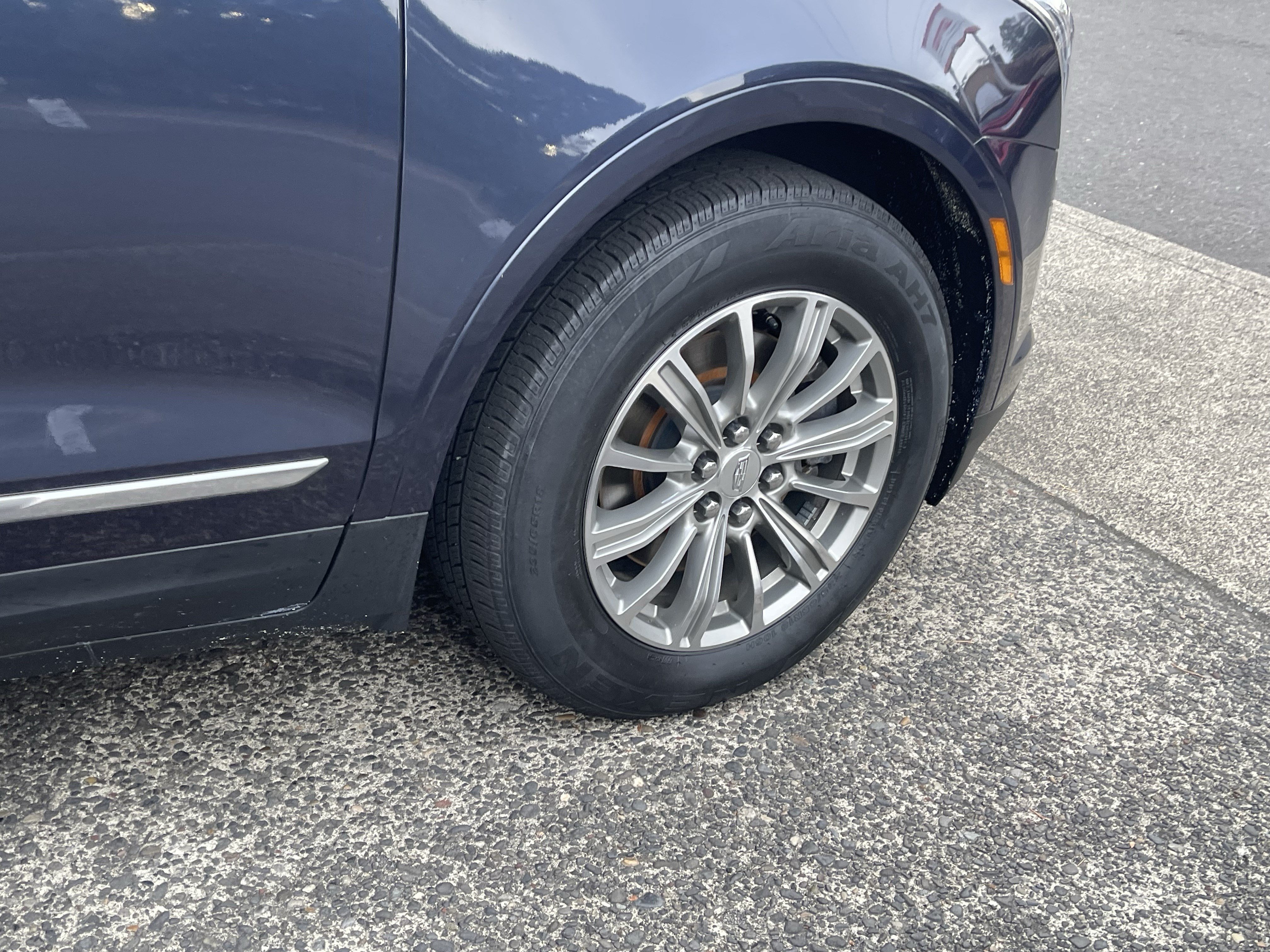 Used 2018 Cadillac XT5 Luxury w/ Driver Awareness Package FWD image 9