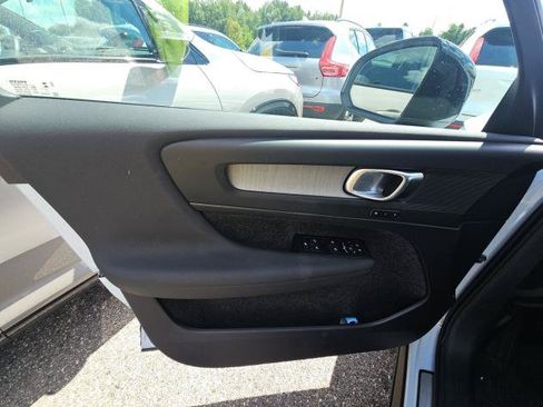Used 2026 Volvo XC40 B5 Plus AWD/4WD image 8
