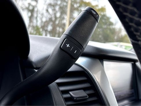 Used 2019 Chevrolet Suburban LT image 17