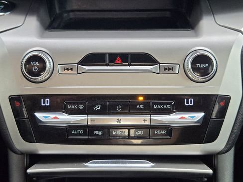 Used 2021 Ford Explorer XLT image 16