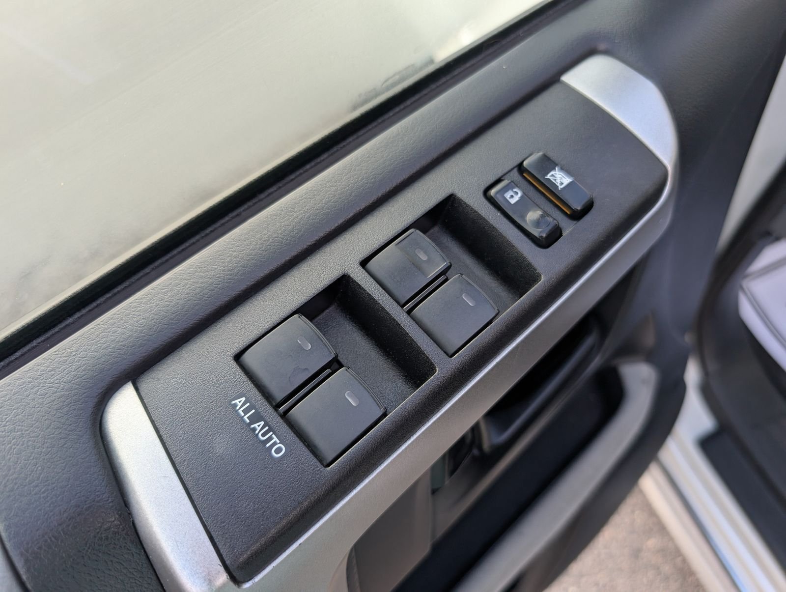 Used 2013 Toyota 4Runner SR5 RWD image 16