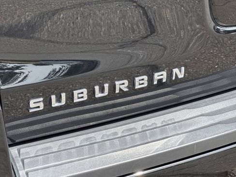 Used 2018 Chevrolet Suburban LT RWD image 53