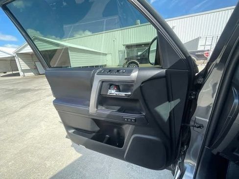 Used 2022 Toyota 4Runner Limited AWD/4WD image 24