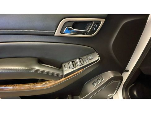 Used 2016 GMC Yukon XL Denali image 9