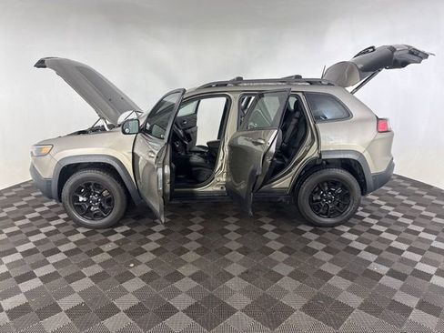 Used 2019 Jeep Cherokee Trailhawk AWD/4WD image 11