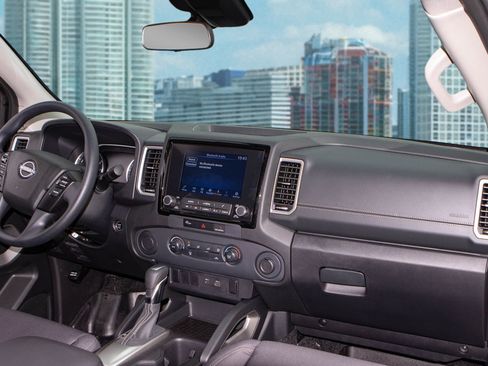 Used 2024 Nissan Frontier SV image 19