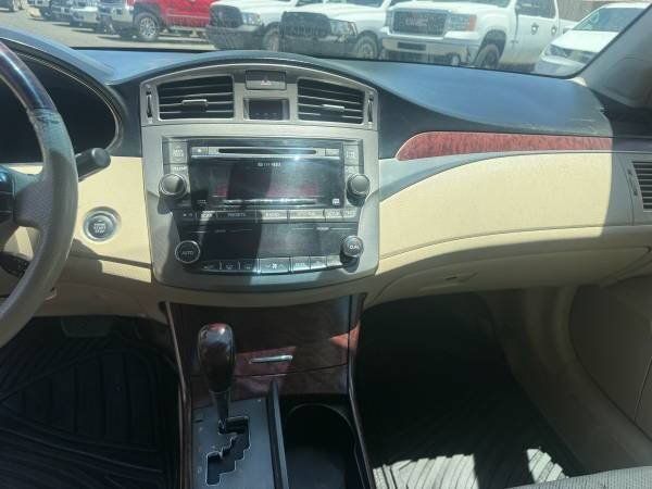Used 2012 Toyota Avalon Limited FWD image 12