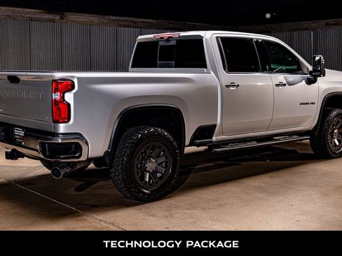 Used 2020 Chevrolet Silverado 2500 LTZ w/ LTZ Plus Package image 9