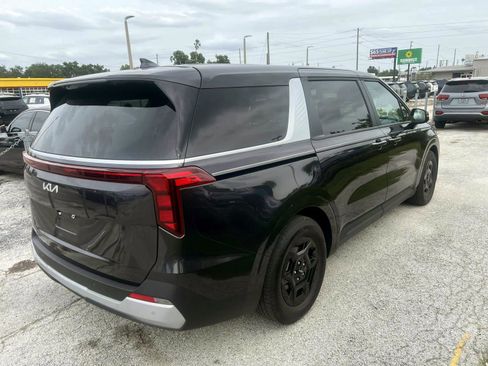 Used 2025 Kia Carnival FWD image 5