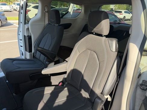 Used 2024 Chrysler Voyager LX FWD image 6
