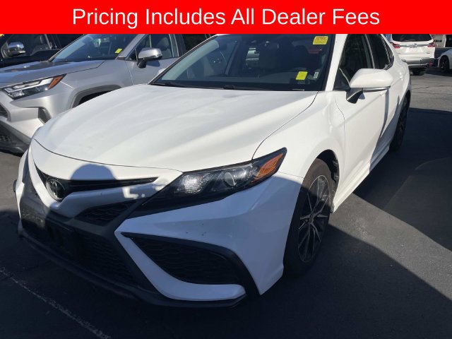 Used 2022 Toyota Camry SE FWD image 1