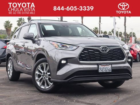 Certified 2025 Toyota Highlander Limited image 1