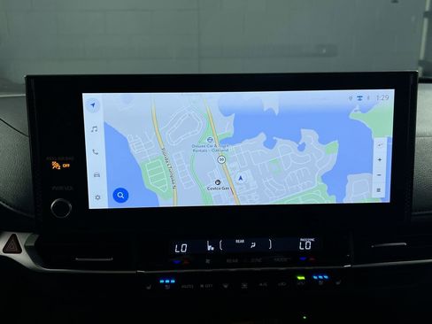 Used 2025 Toyota Sienna Platinum image 28