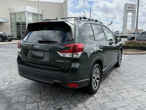 Used 2023 Subaru Forester Premium image 7