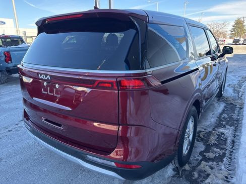 Used 2023 Kia Carnival LX image 7