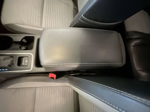 Used 2017 Ford Escape SE w/ Equipment Group 201A image 21