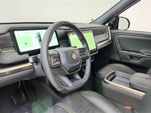 Used 2025 Rivian R1T Adventure image 19