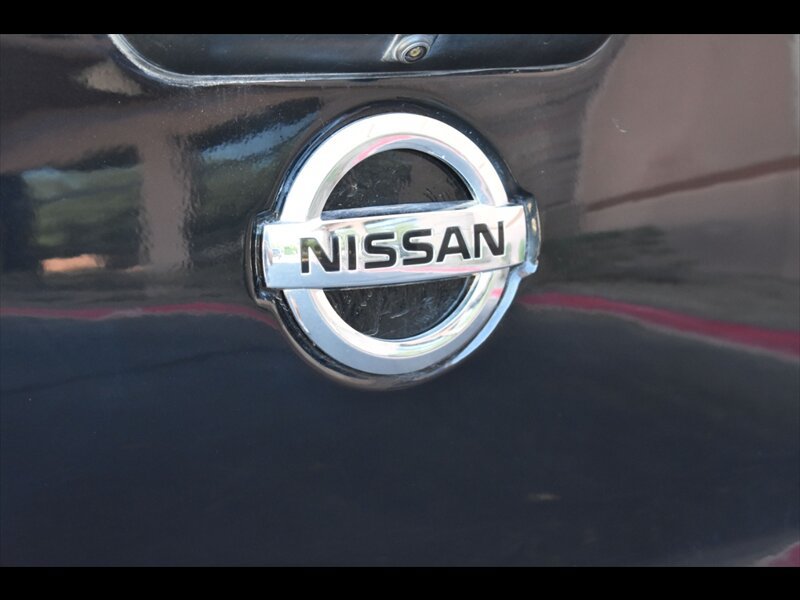 Used 2018 Nissan Titan SV w/ SV Convenience Package RWD image 49