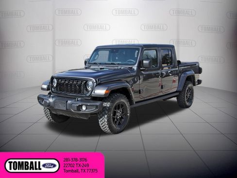 Used 2024 Jeep Gladiator Overland AWD/4WD image 3