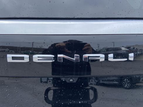Used 2025 GMC Yukon Denali AWD/4WD image 37