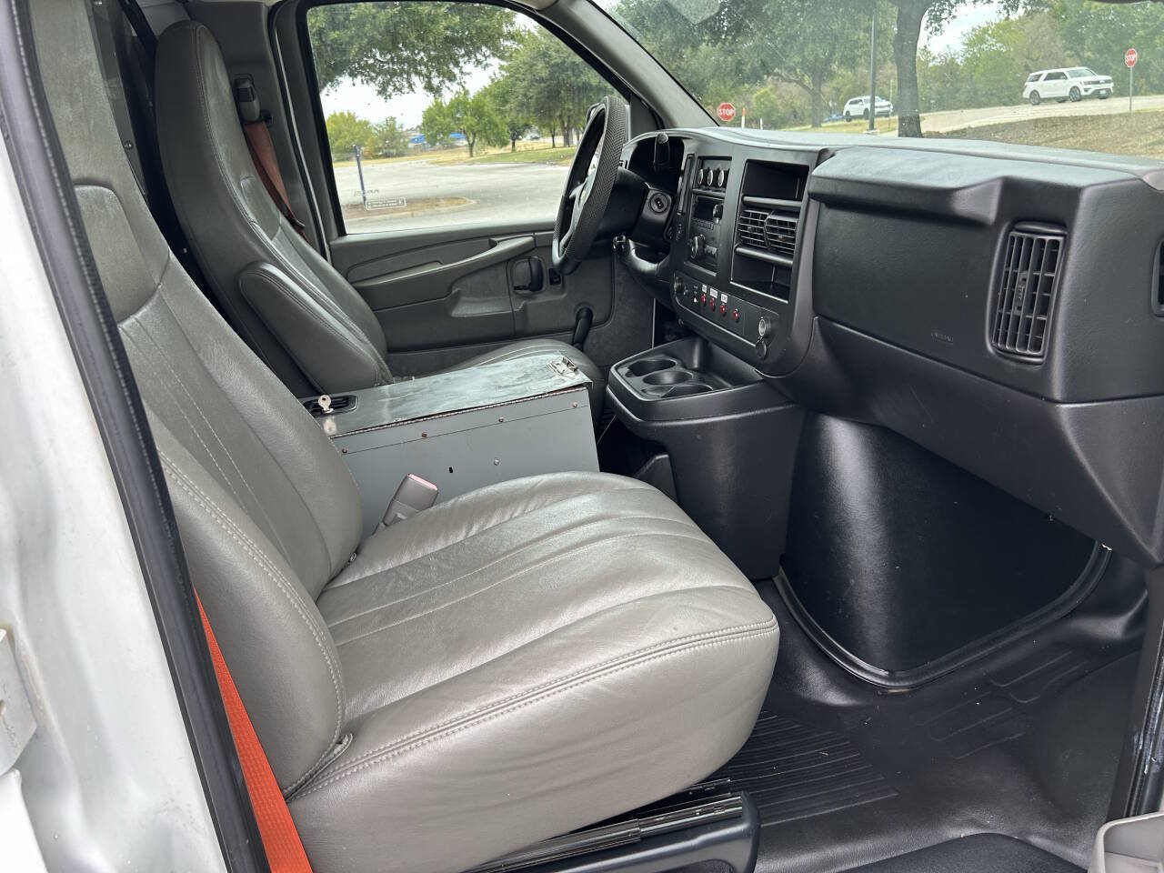 Used 2013 Chevrolet Express 2500 RWD image 12