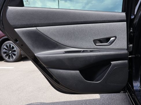 Used 2024 Hyundai Elantra Limited FWD image 19