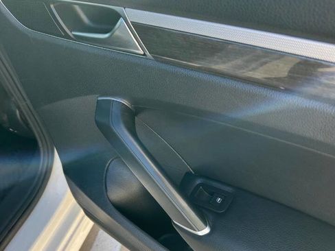 Used 2018 Volkswagen Passat 2.0T SE w/ SE Lighting Package image 42