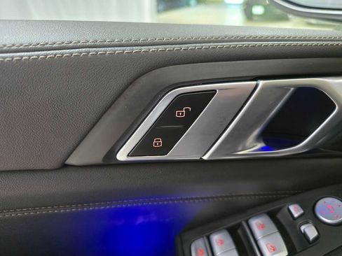 Used 2024 BMW X7 xDrive40i w/ Premium Package AWD/4WD image 29