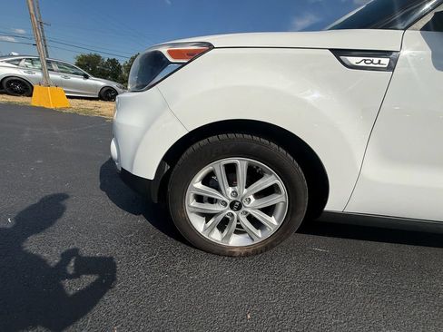 Used 2019 Kia Soul + FWD image 9