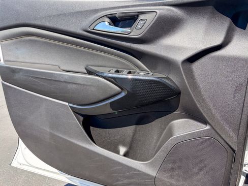 Used 2025 Chevrolet Trax LT image 19
