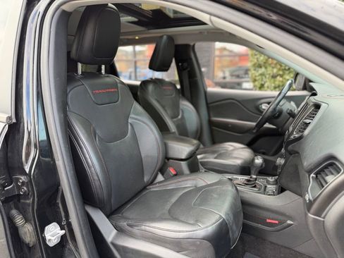 Used 2019 Jeep Cherokee Trailhawk image 35