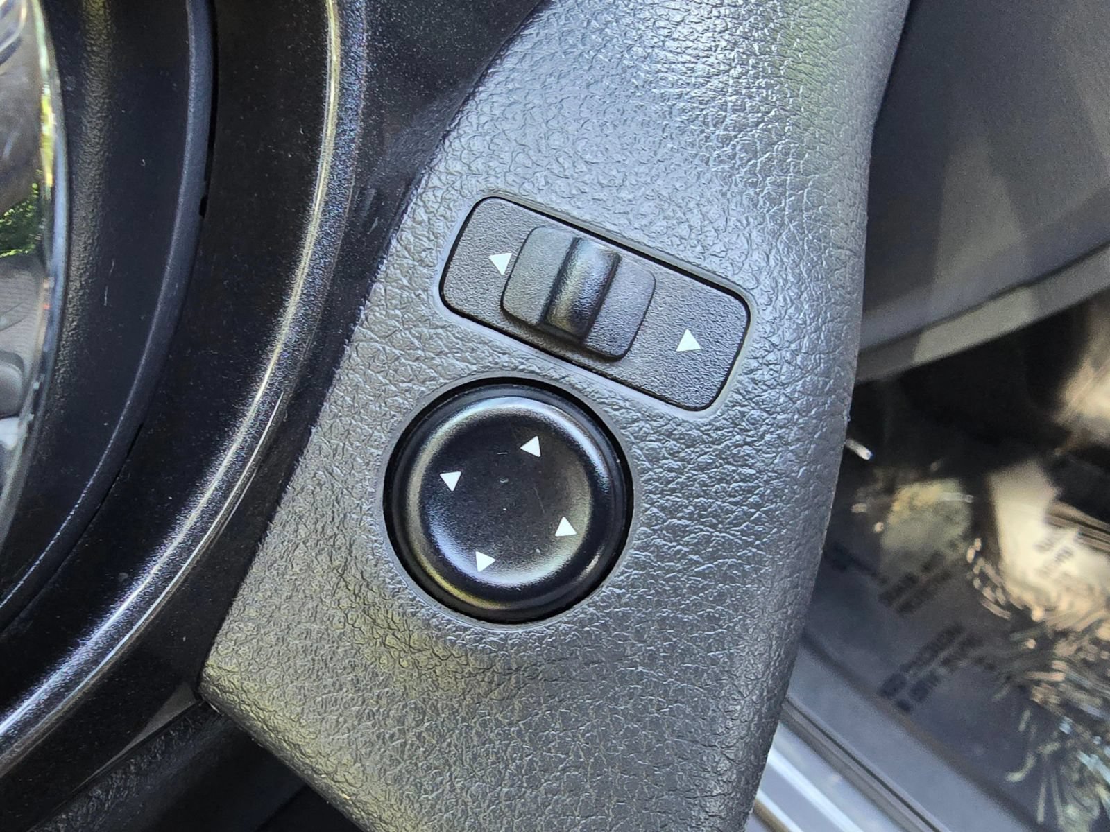 Used 2019 Nissan Rogue SV FWD image 22