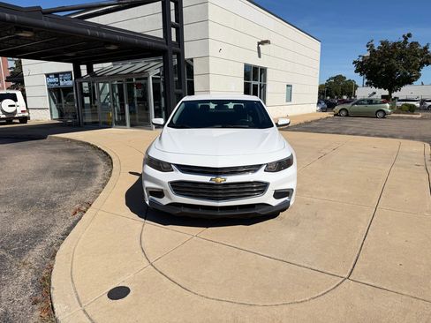 Used 2016 Chevrolet Malibu LT w/ Leather Package image 2