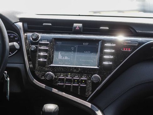 Used 2018 Toyota Camry LE FWD image 15