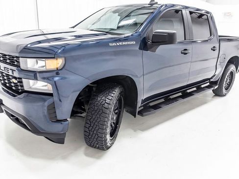 Used 2020 Chevrolet Silverado 1500 Custom w/ Custom Value Package image 2