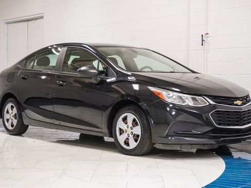 Used 2017 Chevrolet Cruze LS image 5