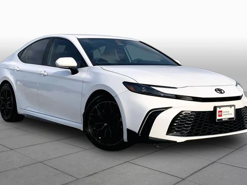 Certified 2025 Toyota Camry SE w/ Convenience Package FWD image 3
