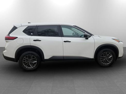 Used 2024 Nissan Rogue S image 4