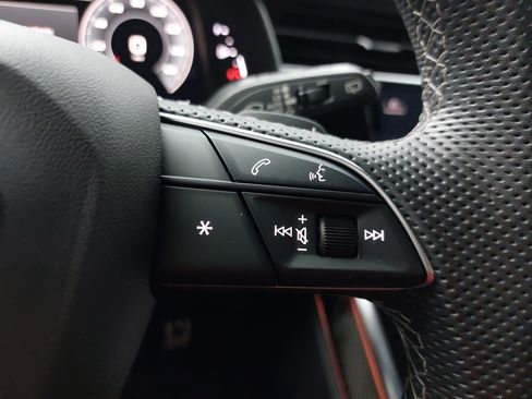 Used 2023 Audi SQ8 Prestige AWD/4WD image 20