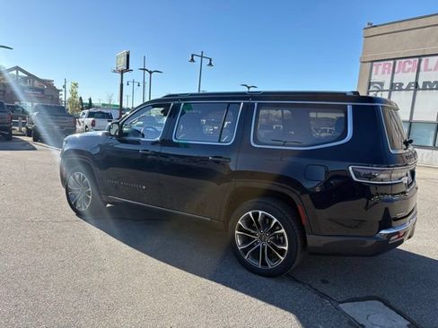 Used 2022 Jeep Grand Wagoneer Series III AWD/4WD image 4