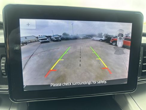 Used 2023 Ford Explorer XLT image 17